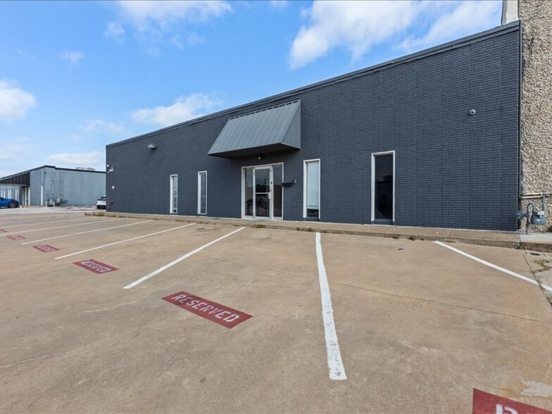 3817-3821 Dividend portfolio of 2 properties for sale on LoopNet.com - Building Photo - Image 2 of 11