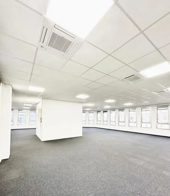 Office in Bonneuil-sur-Marne for lease Building Photo- Image 1 of 5