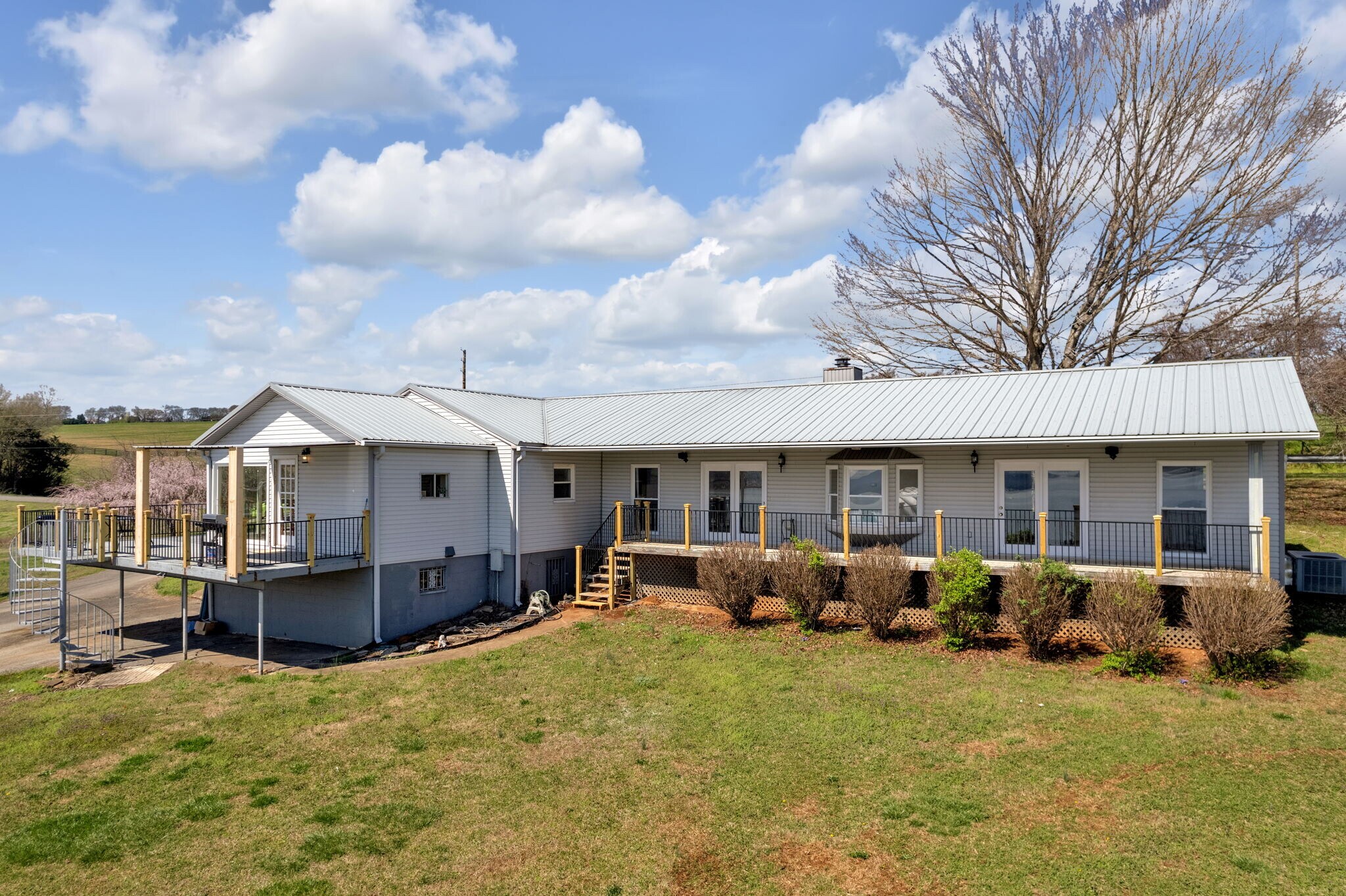 2023 Oak Grove Rd, Dandridge, TN for sale Primary Photo- Image 1 of 1