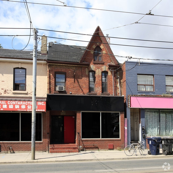200 Bathurst St, Toronto, ON for lease - Building Photo - Image 2 of 2