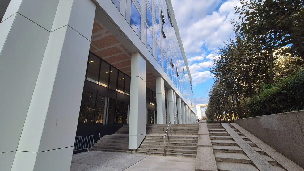 Retail in Puteaux for lease - Building Photo - Image 3 of 10