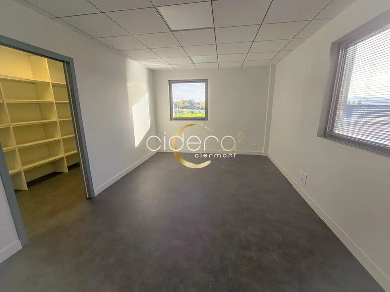 Office in Pont-du-Château for lease - Interior Photo - Image 3 of 12