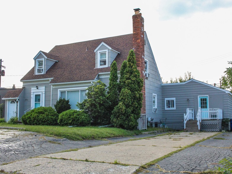 2961 Prynne St, Keego Harbor, MI 48320