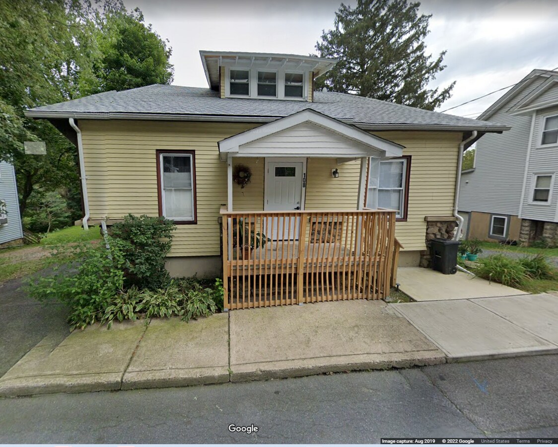 108 Main St, Glen Gardner, NJ 08826