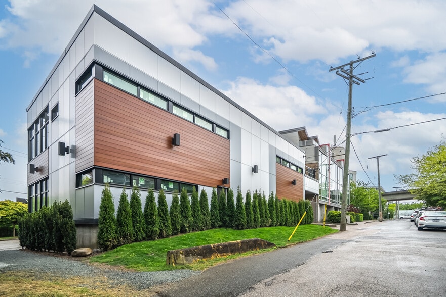 3455 Victoria Dr, Vancouver, BC for sale - Primary Photo - Image 1 of 31