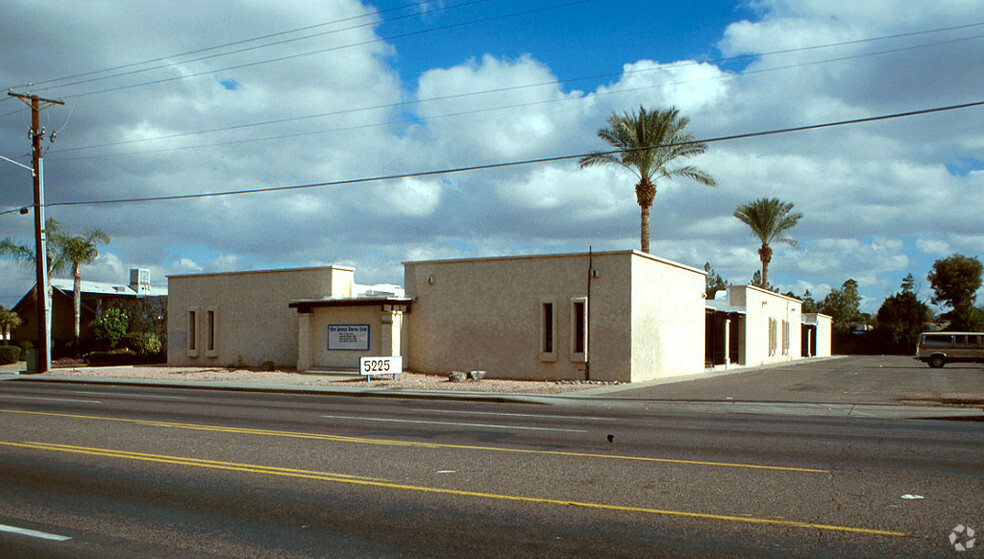 5225 N 19th Ave, Phoenix, AZ for sale - Primary Photo - Image 1 of 1