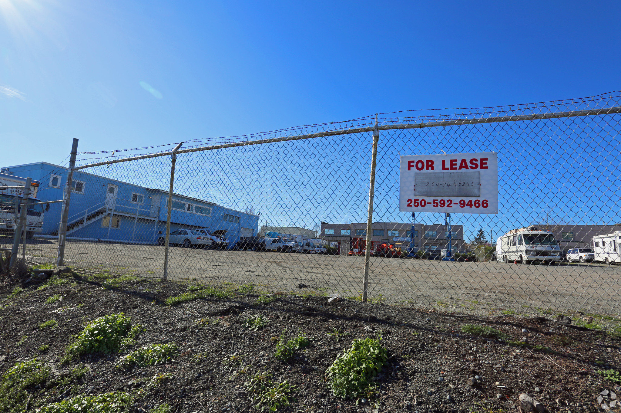 3270 Tennyson Ave, Saanich, BC for lease Primary Photo- Image 1 of 3