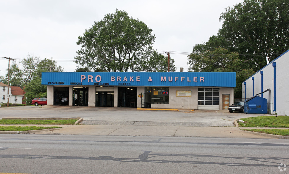 5840 Troost Ave, Kansas City, MO for lease - Primary Photo - Image 1 of 2