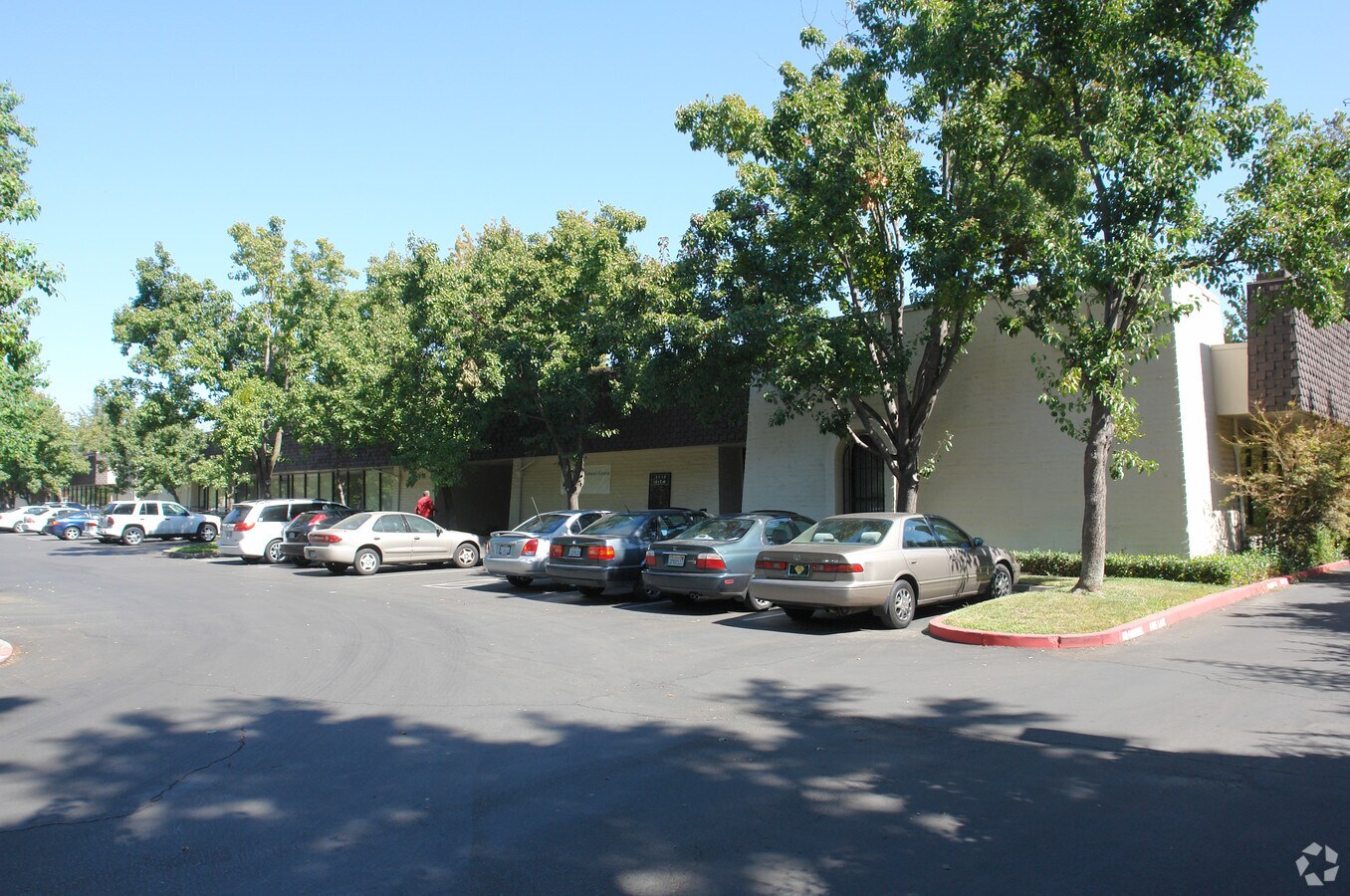 650 Howe Ave, Sacramento, CA 95825 Office for Sale
