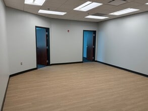 1934 Old Gallows Rd, Vienna, VA for lease Building Photo- Image 2 of 4