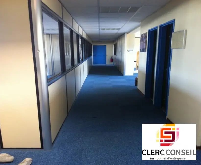 Office in Saint-Étienne-du-Rouvray for lease Building Photo- Image 1 of 15