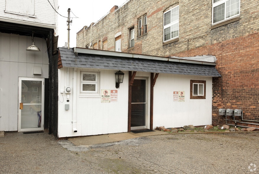 129 S Cochran Ave, Charlotte, MI for sale - Building Photo - Image 2 of 5