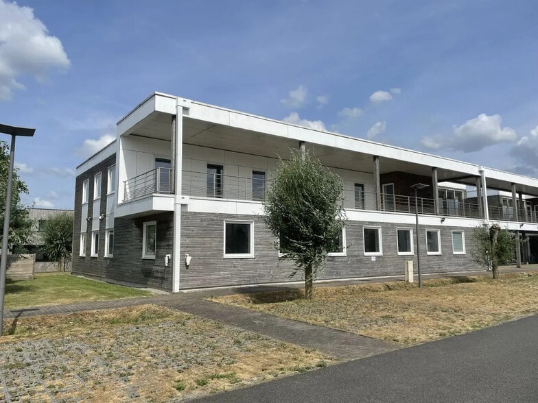 Office in SAINGHIN-EN-MÉLANTOIS for sale - Building Photo - Image 3 of 12