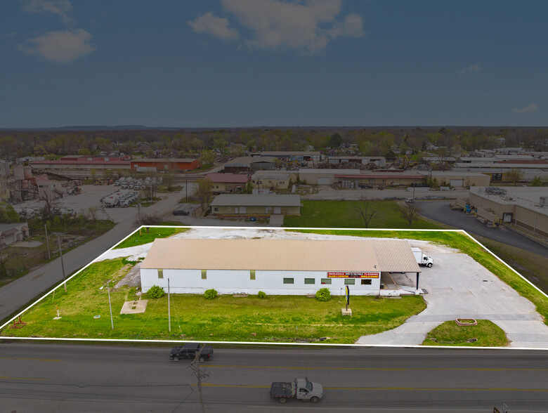 721 N 2nd St, Rogers, AR for lease - Building Photo - Image 1 of 44