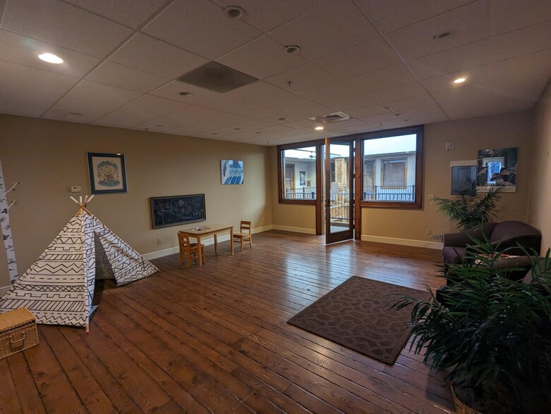 120 2nd Ave N, Ketchum, ID for lease - Interior Photo - Image 3 of 12