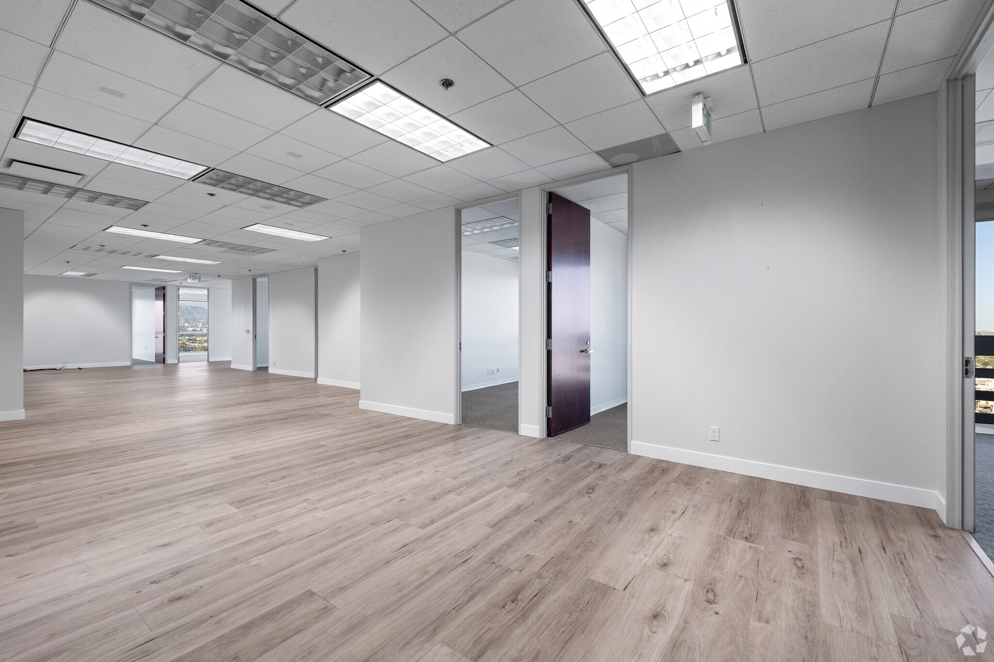 6100 Wilshire Blvd, Los Angeles, CA for lease Interior Photo- Image 1 of 2