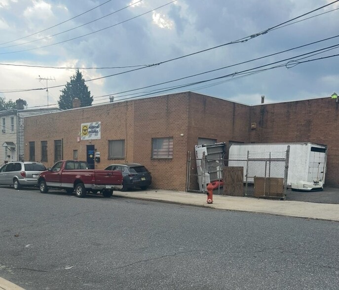 4944 Wellington St, Philadelphia, PA for lease - Primary Photo - Image 1 of 2