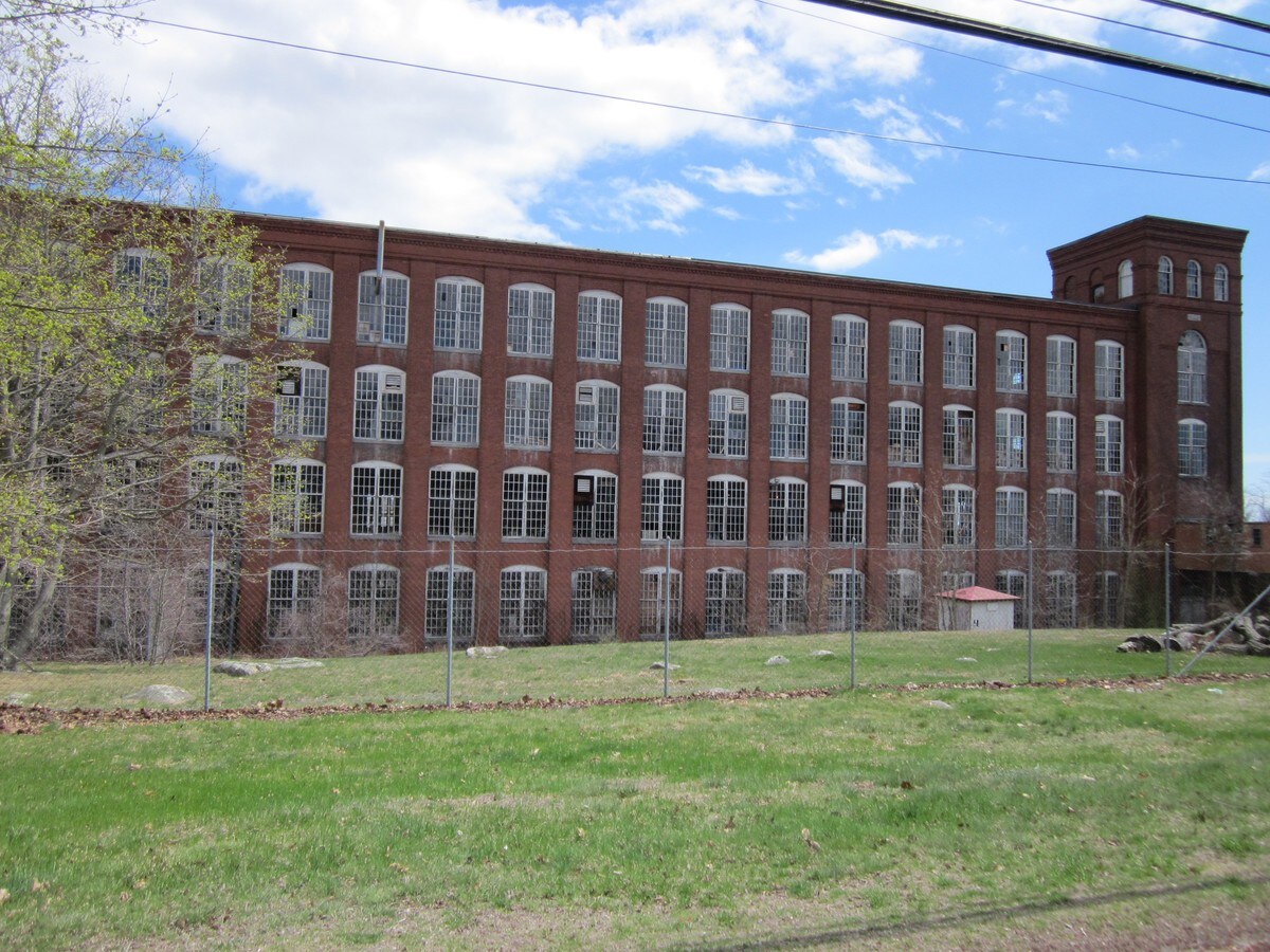 21 Pawcatuck Ave, Pawcatuck, CT 06379