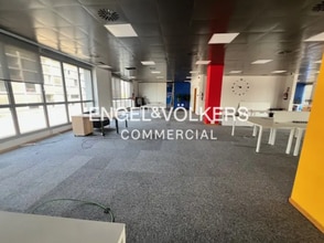 Office in Sant Joan Despí for lease Interior Photo- Image 1 of 8