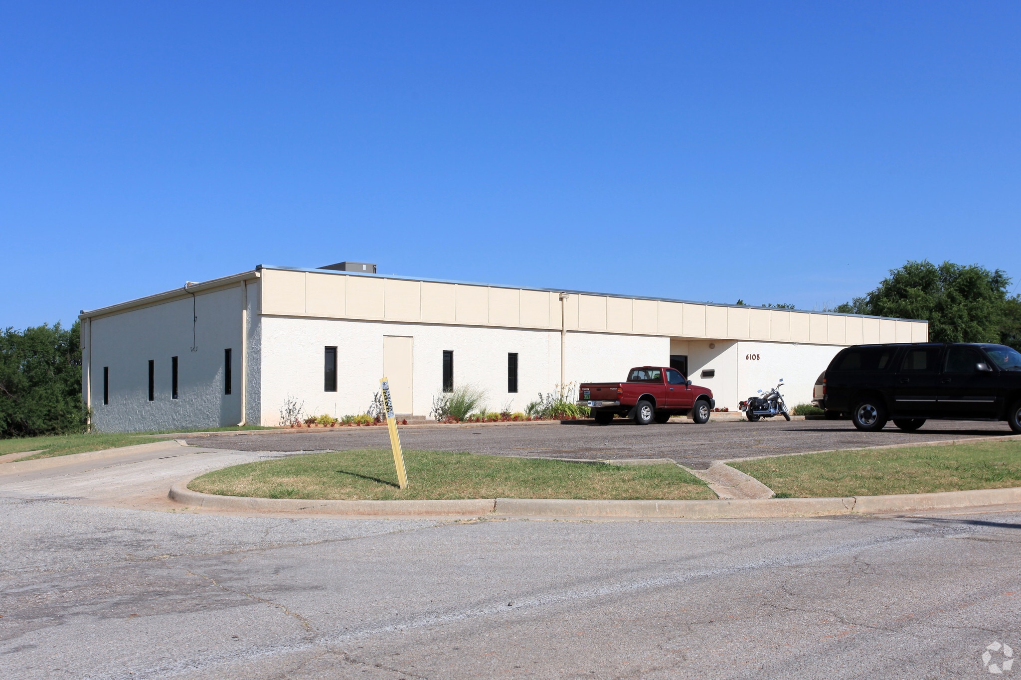 6105 N Robinson Ave, Oklahoma City, OK for lease Primary Photo- Image 1 of 3