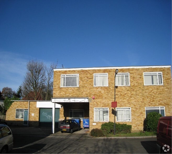 1 Leeway Clos, Pinner for sale - Primary Photo - Image 1 of 1