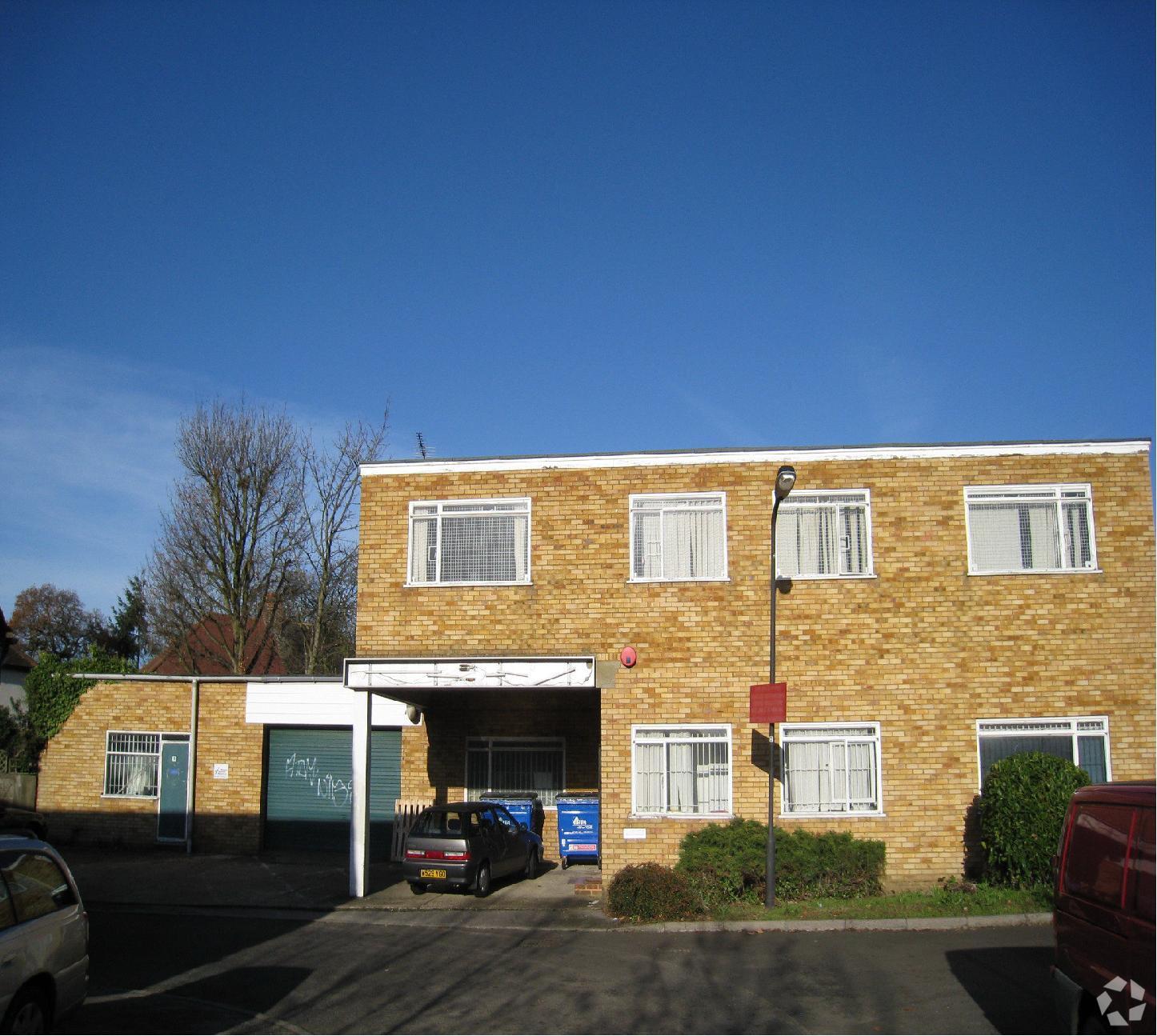 1 Leeway Clos, Pinner, HA5 4SE