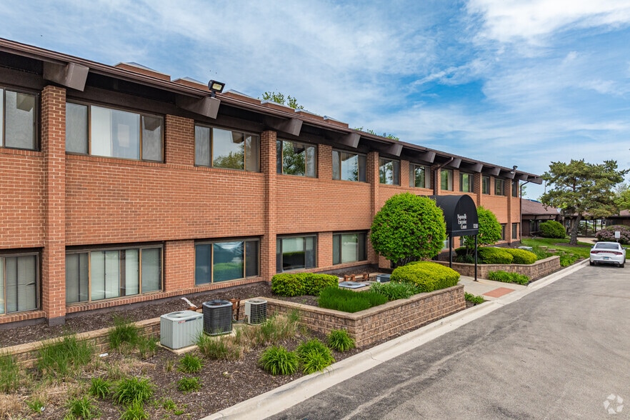 1220-1280 Iroquois Ave, Naperville, IL for lease - Building Photo - Image 2 of 17