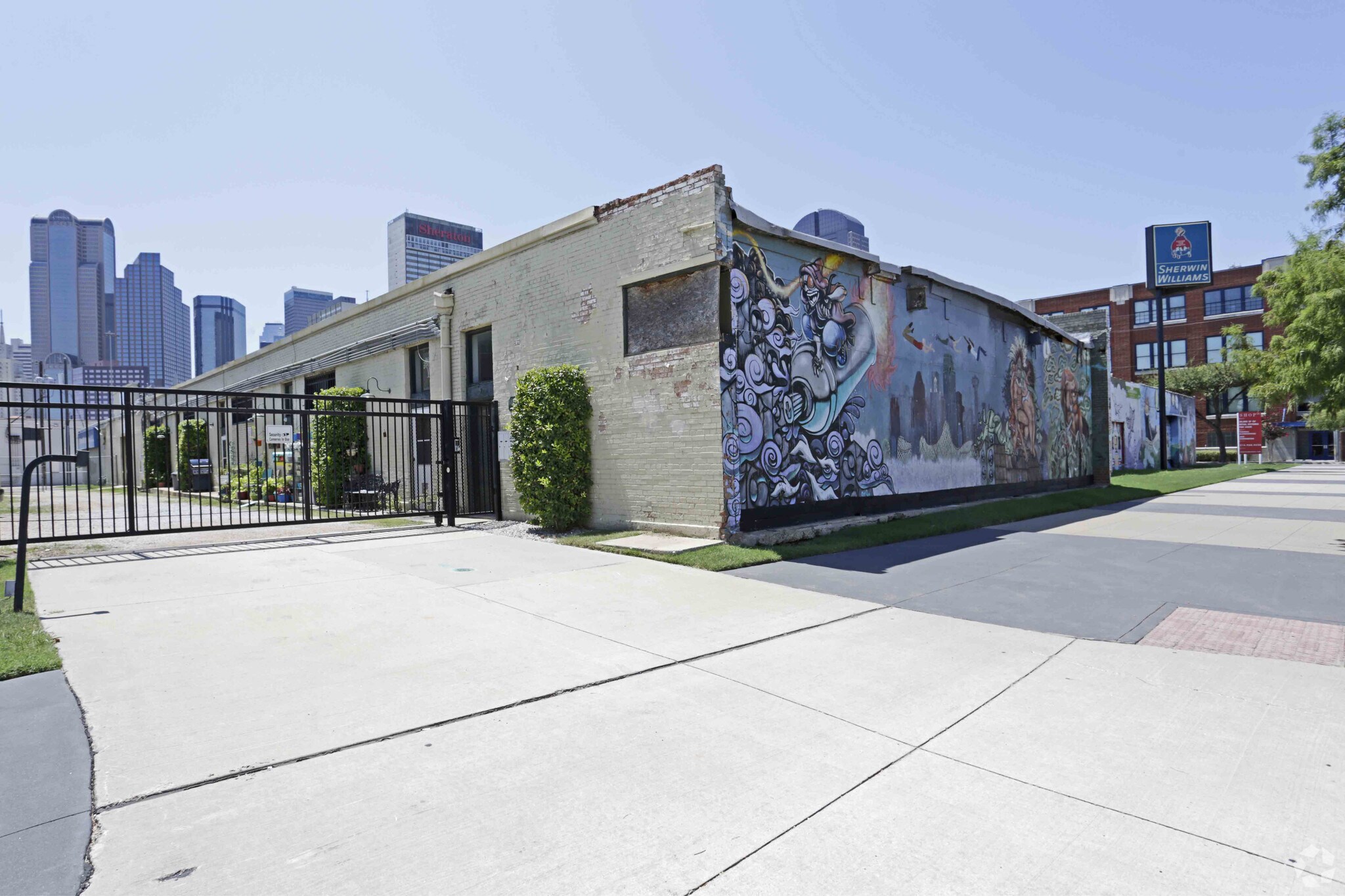 615 N Good-Latimer Expy, Dallas, TX for sale Primary Photo- Image 1 of 1