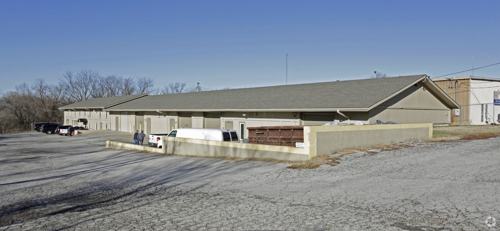 11632 Grandview Rd, Kansas City, MO for lease - Primary Photo - Image 1 of 5