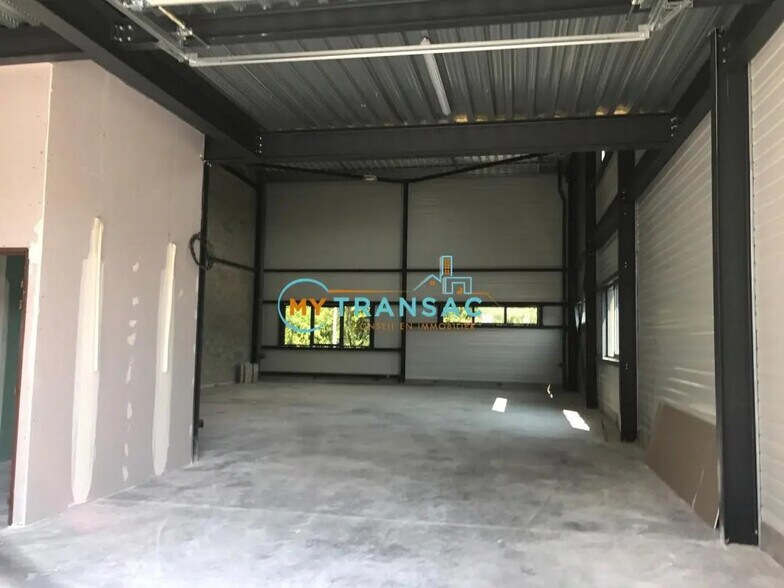 Flex in Bussy-Saint-Georges for lease - Interior Photo - Image 3 of 5