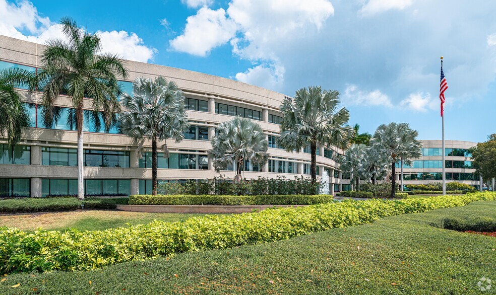 2255 Glades Rd, Boca Raton, FL for lease - Building Photo - Image 1 of 14