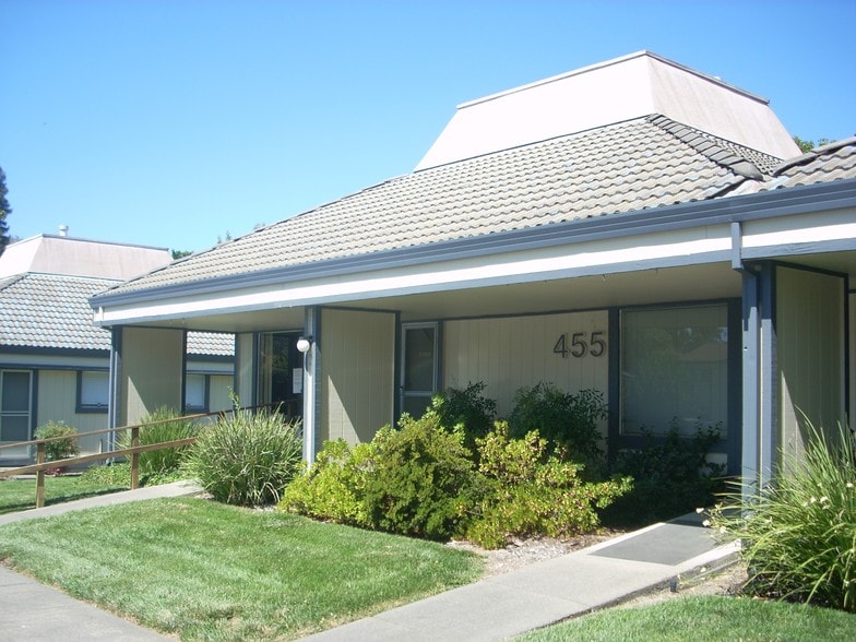 455 March Ave, Healdsburg, CA for sale - Building Photo - Image 2 of 10
