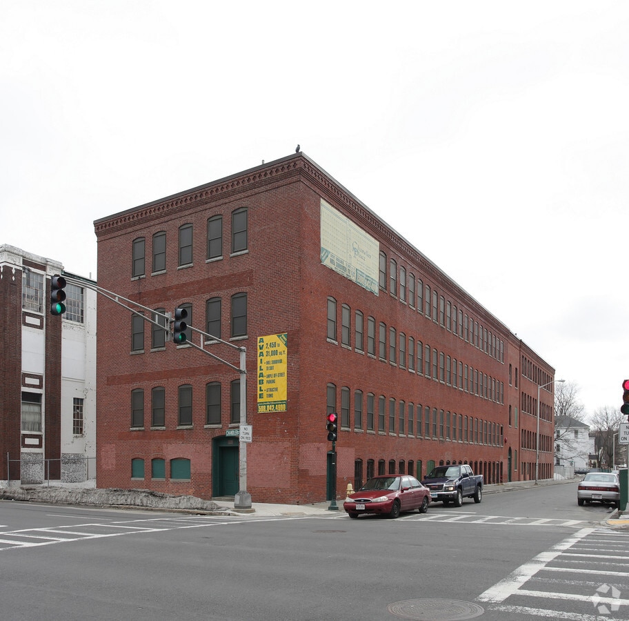 128 Chandler St, Worcester, MA 01609