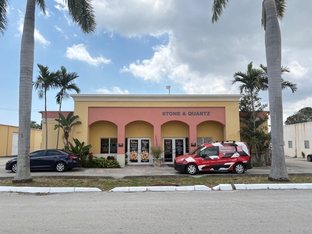 140 NW 11th St, Boca Raton, FL for lease - Building Photo - Image 2 of 6