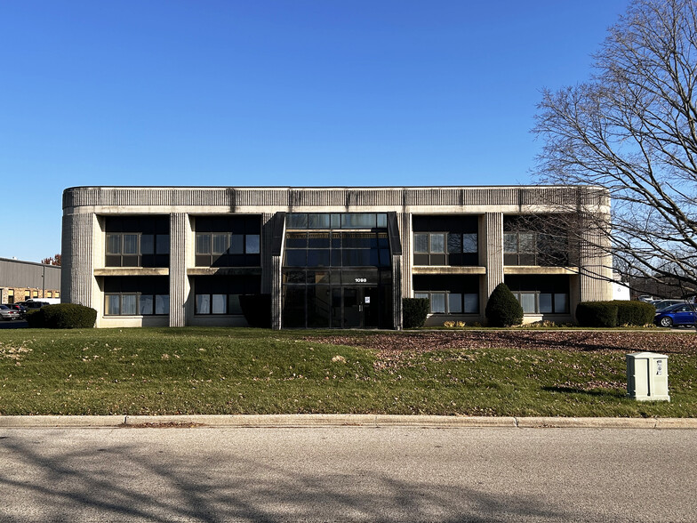 1098 Brown St, Wauconda, IL for sale - Building Photo - Image 1 of 1