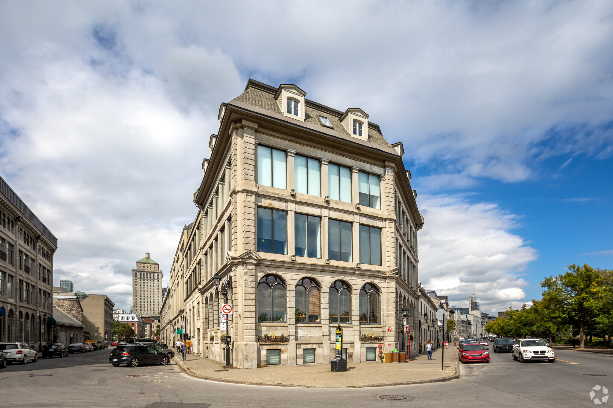 329 Rue de la Commune O, Montréal, QC for lease Building Photo- Image 1 of 8