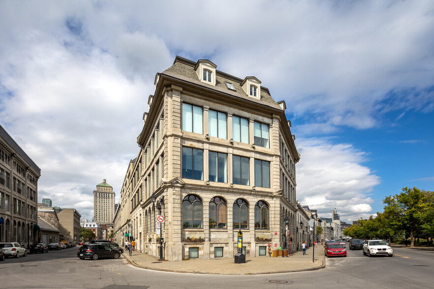 329 Rue de la Commune O, Montréal QC - Convenience Store