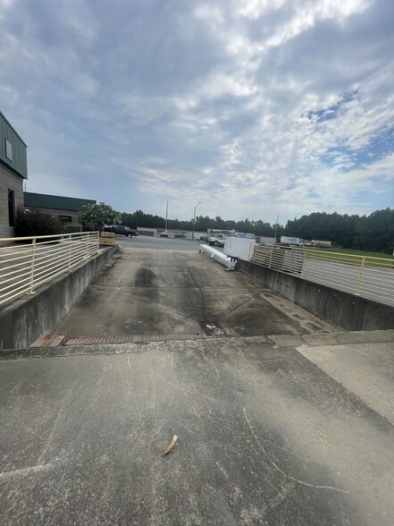 2040 South Park Dr, Winterville, NC for lease - Building Photo - Image 3 of 9