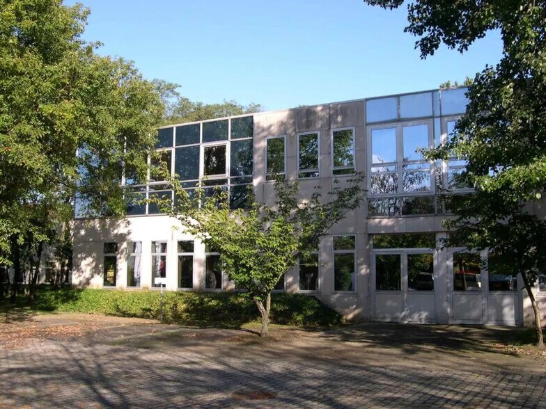 5 Rue Rosa Luxemburg, Éragny for lease - Building Photo - Image 3 of 17