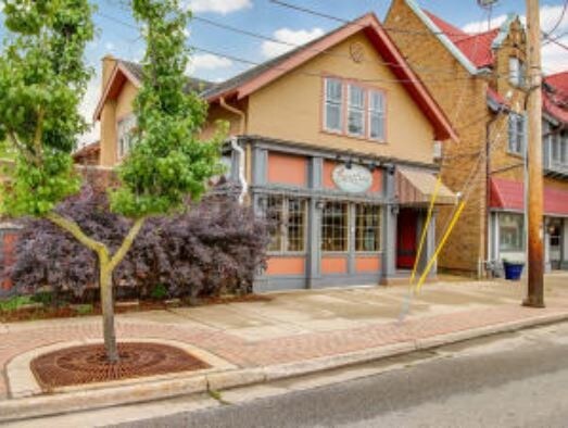 N51W34911 Wisconsin Ave, Okauchee, WI for sale - Building Photo - Image 1 of 1