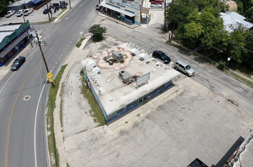 1100 S Presa St, San Antonio, TX for lease - Building Photo - Image 3 of 9