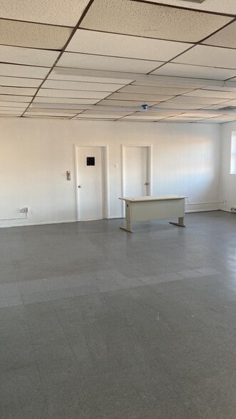 2011 8th St, North Bergen, NJ for lease - Interior Photo - Image 3 of 8