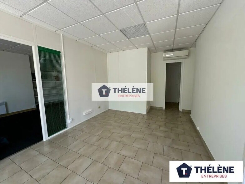 Retail in Montpellier for lease - Interior Photo - Image 2 of 10