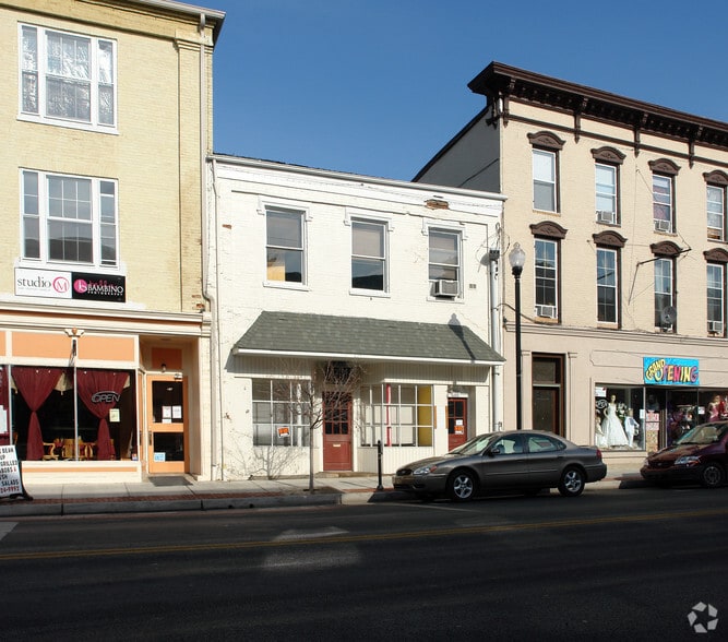 128-130 W Washington St, Charles Town, WV for lease - Building Photo - Image 2 of 3