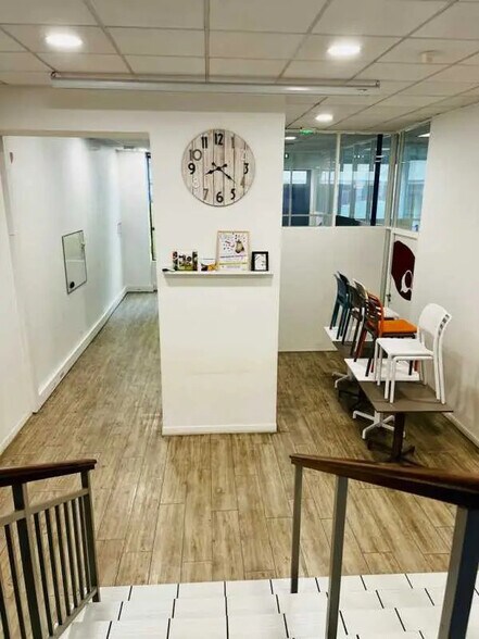 Office in Lyon for lease - Interior Photo - Image 2 of 5