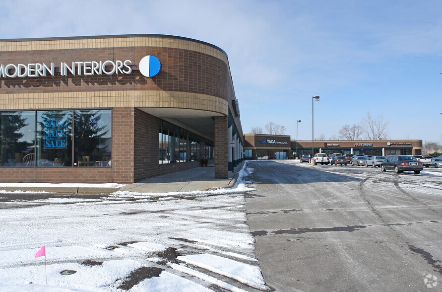 2701-2729 Lincoln Dr, Roseville, MN for lease - Building Photo - Image 1 of 5
