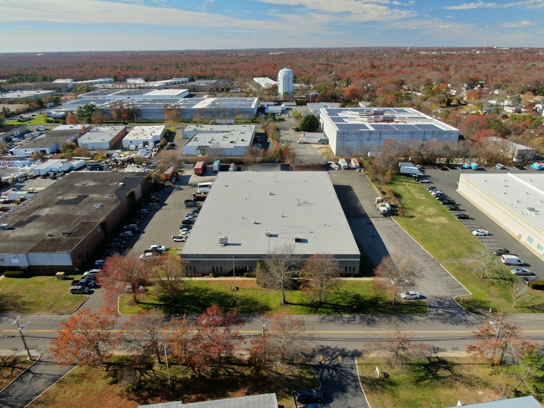 2150 Fifth Ave, Ronkonkoma, NY for lease - Primary Photo - Image 1 of 4