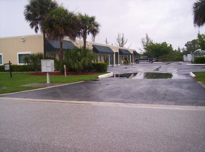 15935 Assembly Loop, Jupiter, FL for lease - Building Photo - Image 2 of 8