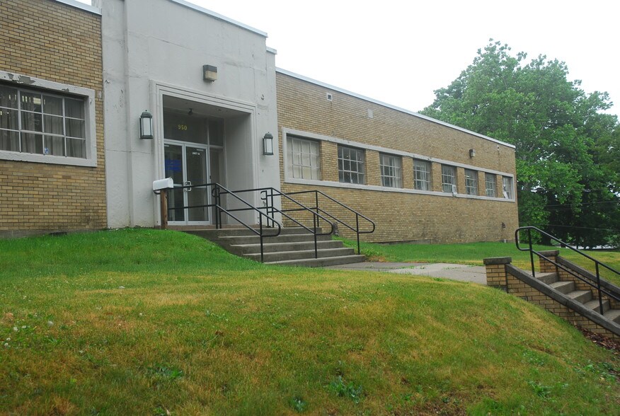 950 Pembroke Rd, Bethlehem, PA for sale - Building Photo - Image 1 of 1