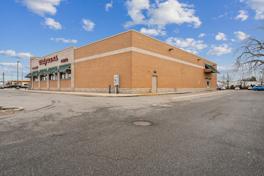 2474 Hempstead Tpke, East Meadow, NY for lease - Building Photo - Image 3 of 4